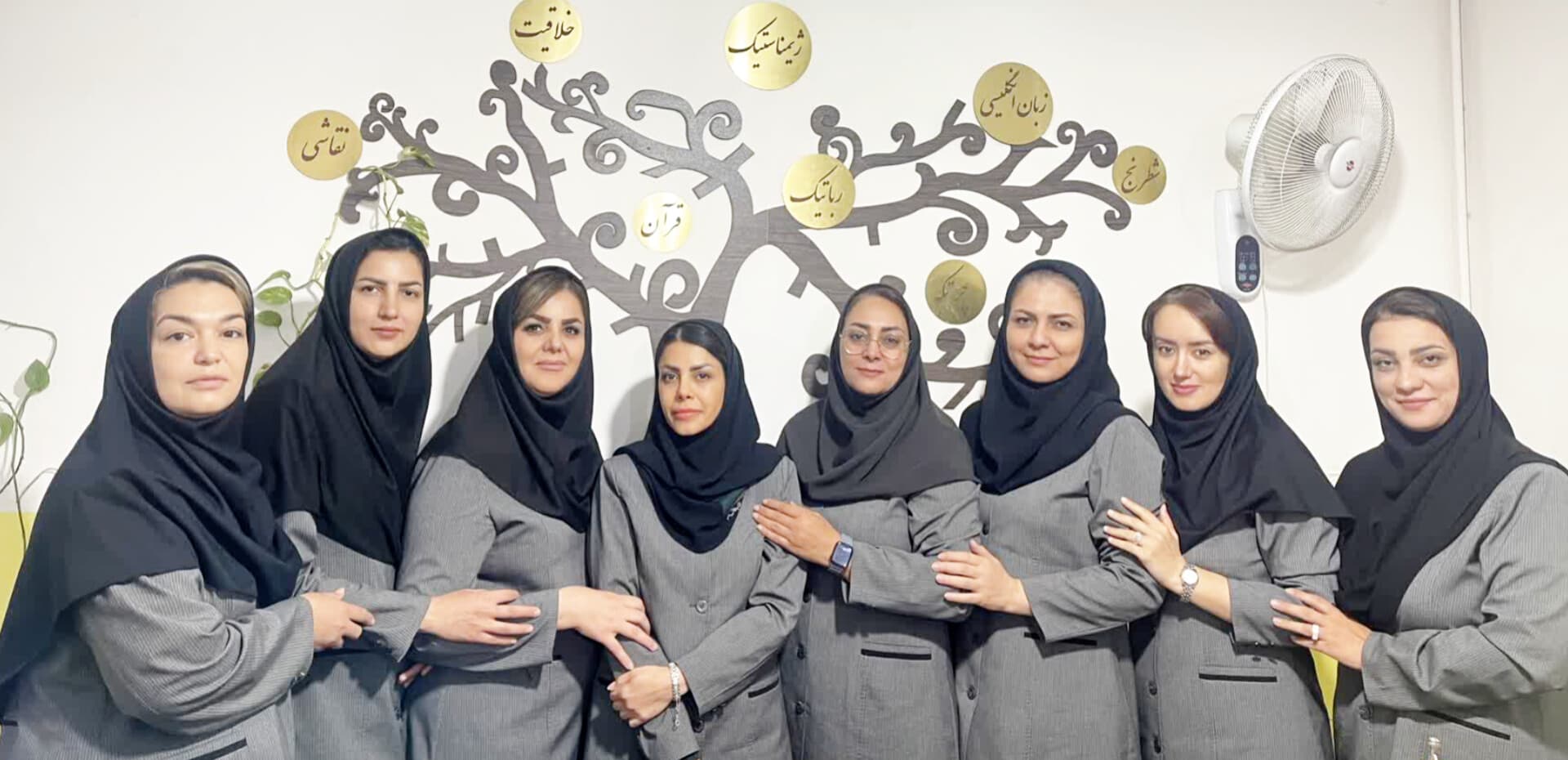 کادر آموزشی دبستان